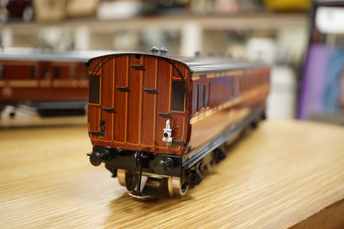 A boxed 0 gauge Darstaed tinplate Metropolitan Railway set of bogie coaches, a rake of five coaches in teak livery including; two Brake Thirds, two Full Thirds, and a Full First, fitted with internal lighting throughout